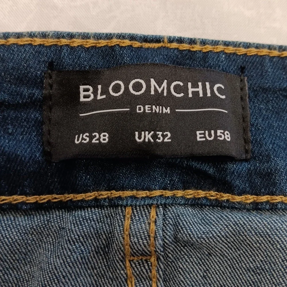 Bloomchic Womens Plus Size 28 Dark Wash Flare Leg Stretch Denim Jeans High Rise - Picture 10 of 15